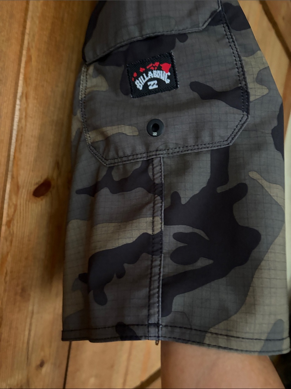 Billabong Men’s Olive and Black Camo Board Shorts - Picture 5 of 5